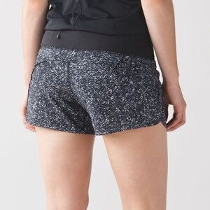 Lululemon Run Times Short Mini Splatter White Black 8